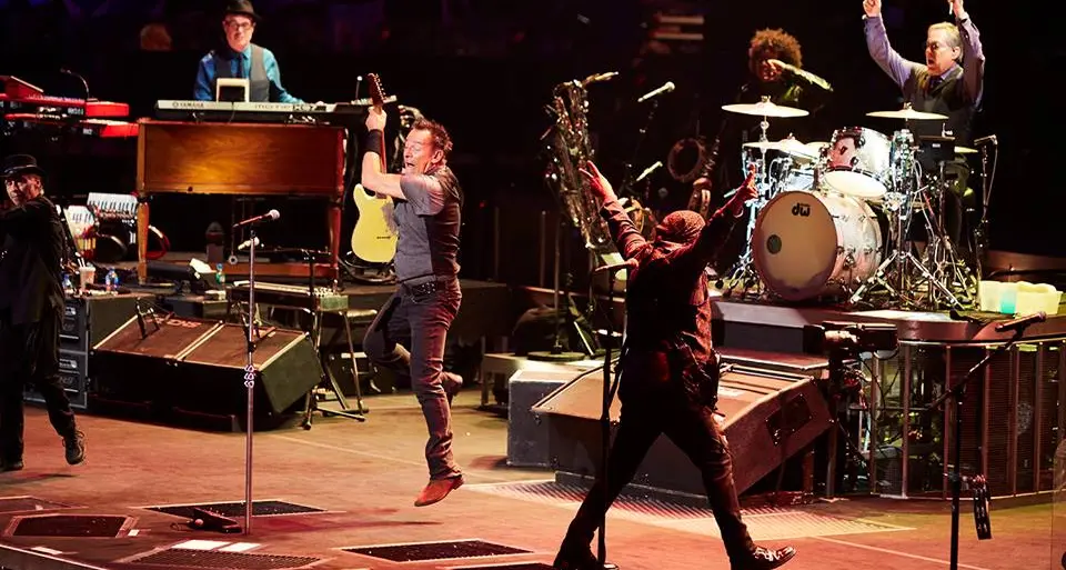 Springsteen: il Boss omaggia Prince e regala il download di Purple Rain