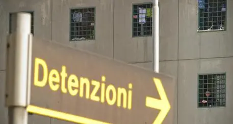 «In carcere lavoro insostenibile» Polizia penitenziaria: protesta no-stop