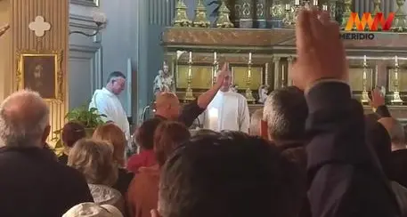Messa in suffragio di Mussolini con saluto fascista, indagini