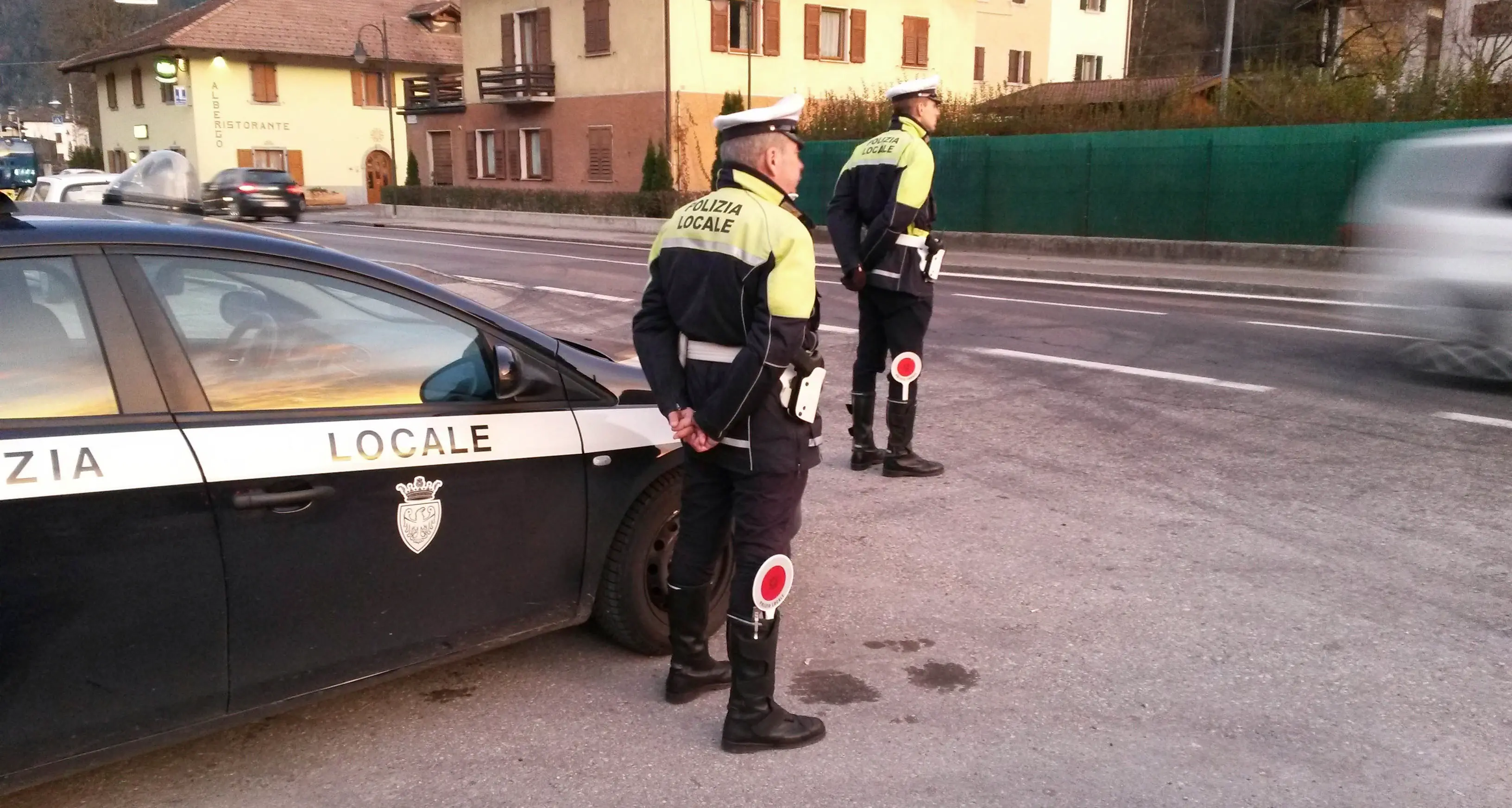 Pizzicato alla guida senza patente Giudicarie, maximulta da 5mila euro