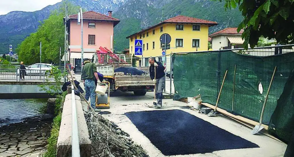 Ponte dei Cavalleggeri: abbattuto il chioschio voluto da De Gasperi