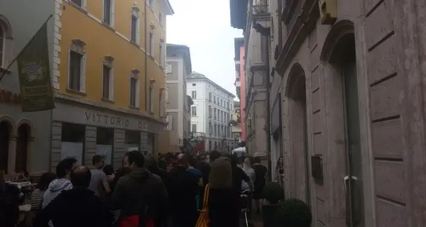 Aggressione a Trento, in strada contro «la violenza di Casapound»