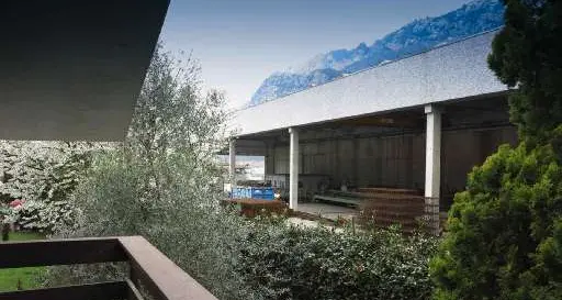 Carpenteria troppo rumorosa Il giudice ferma la produzione