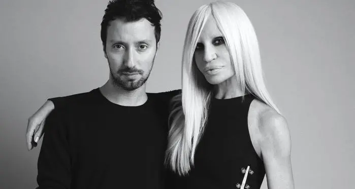 Lo stilista Anthony Vaccarello lascia la maison Versace