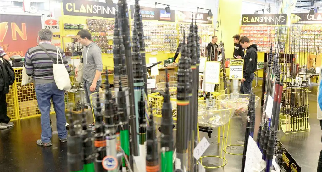 Ruba 6 binocoli in fiera Un colpo da 10mila euro
