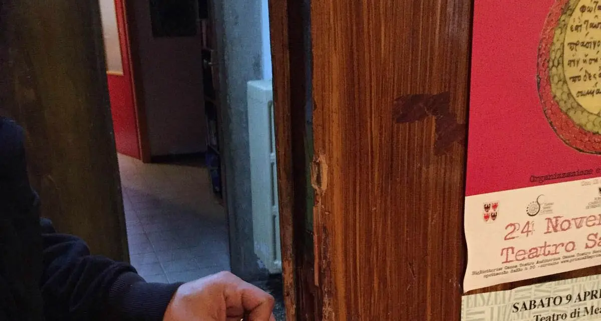 Ladri in azione da EstroTeatro: è la quarta volta in pochi mesi