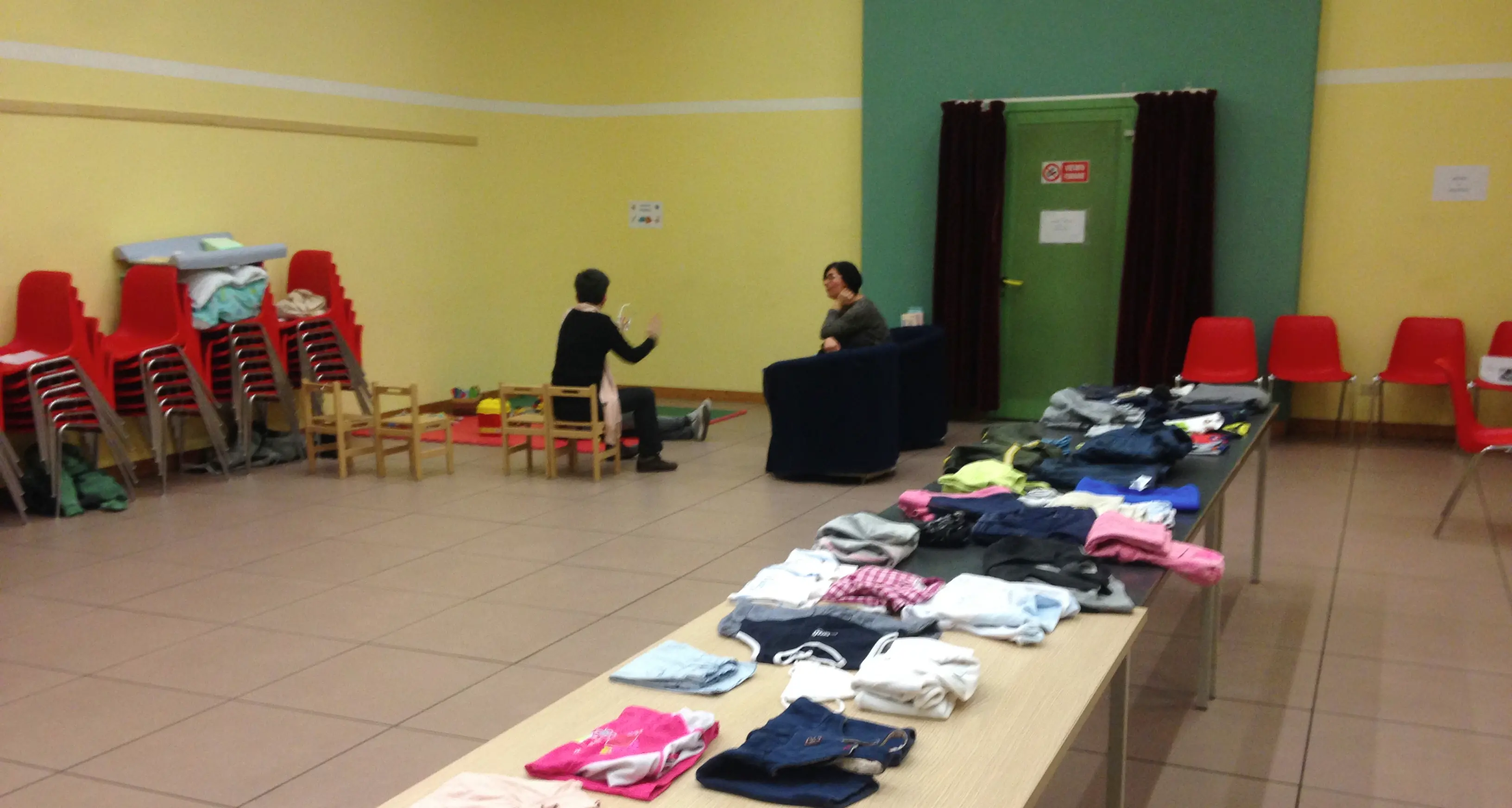 I vestiti dei bambini scambiati al mercatino