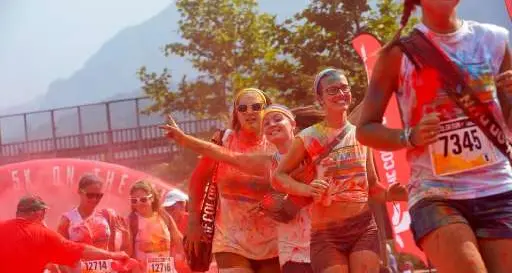 Torna la Color Run in salsa tropicale, appuntamento a Trento il 21 maggio