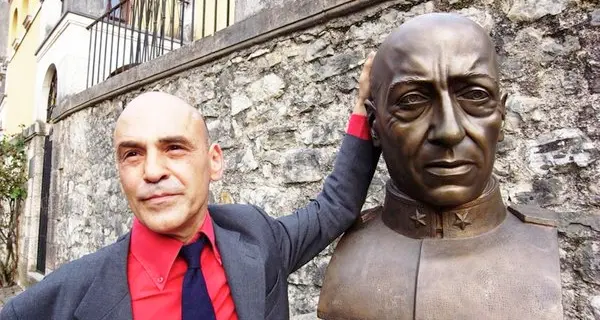 Guerri vince il premio «Pescatore» e il Vittoriale venderà vino e olio