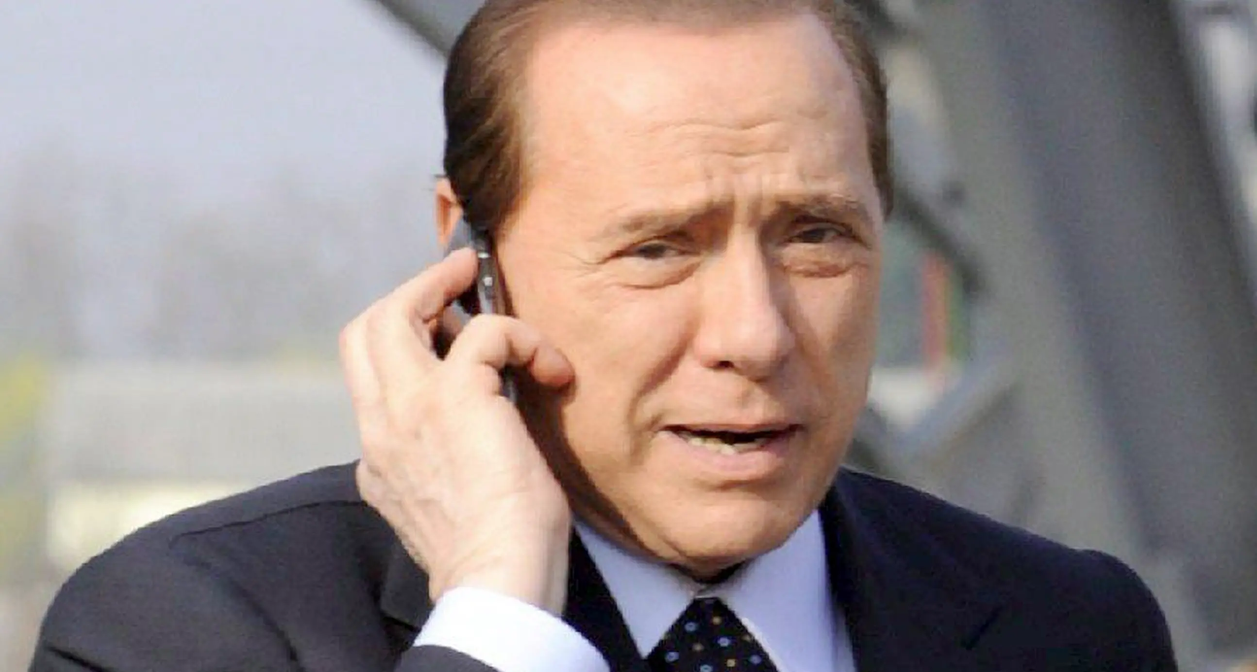 Sciogliere il nodo della cessione Berlusconi e il dilemma cinese
