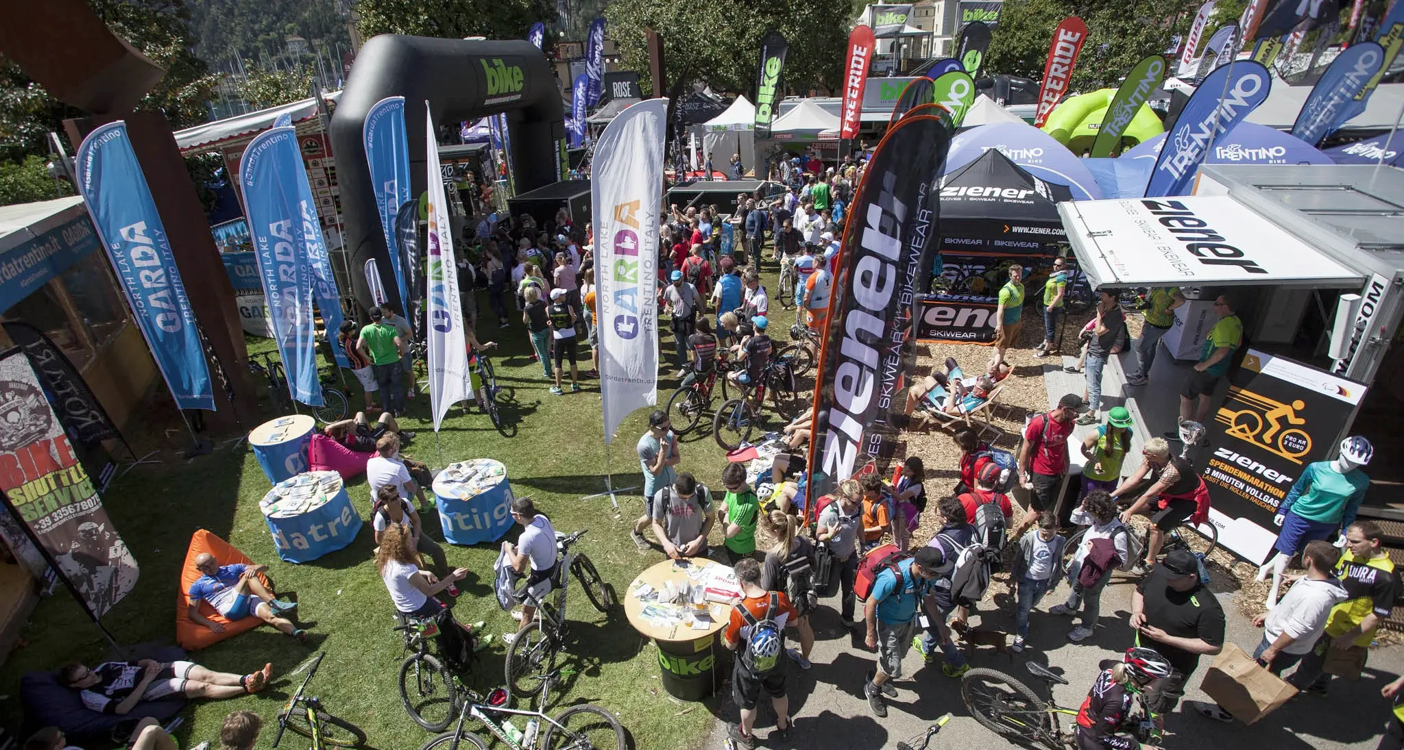 Riva è invasa dal «Bike Festival», che dal 2017 sarà alla Miralago