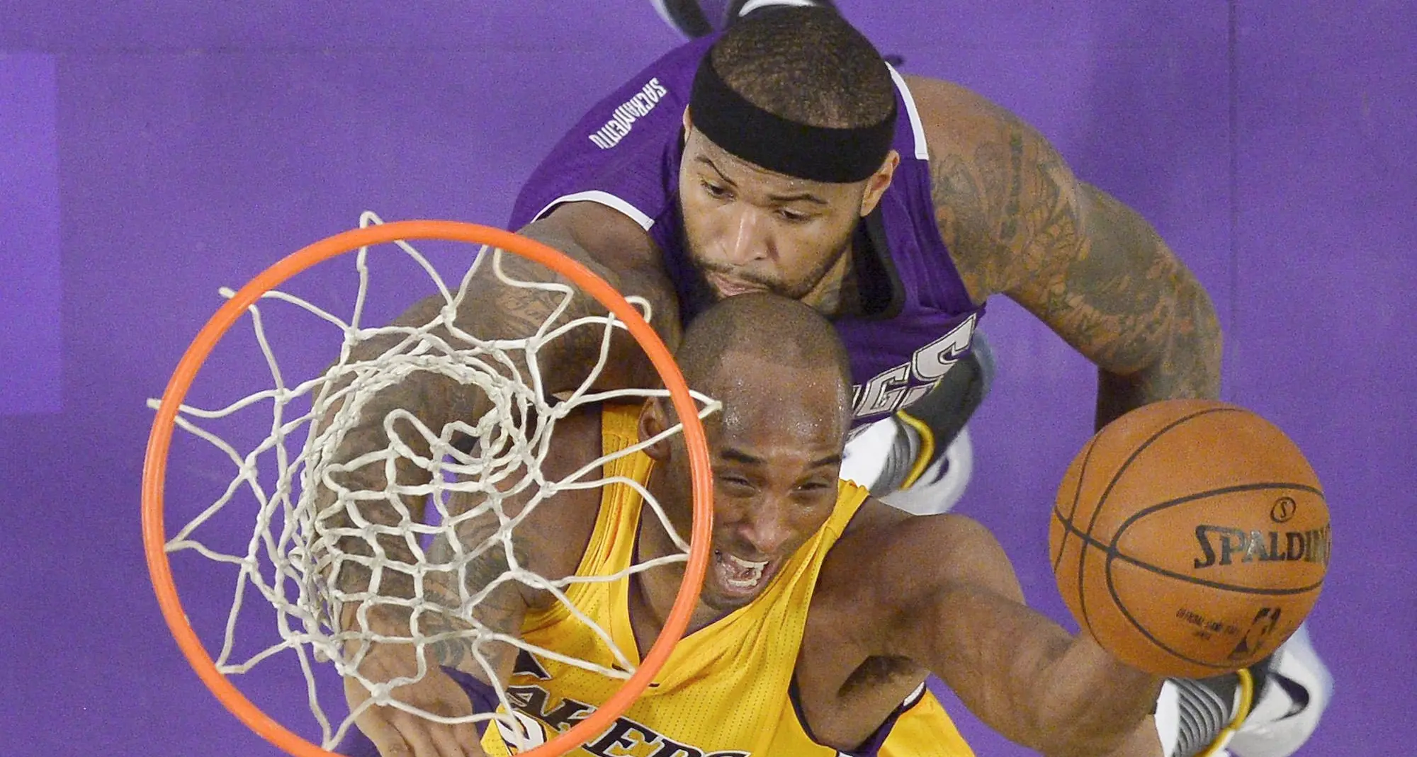 Basket Nba: Belinelli sorride, il Mago s'inchina a LeBron