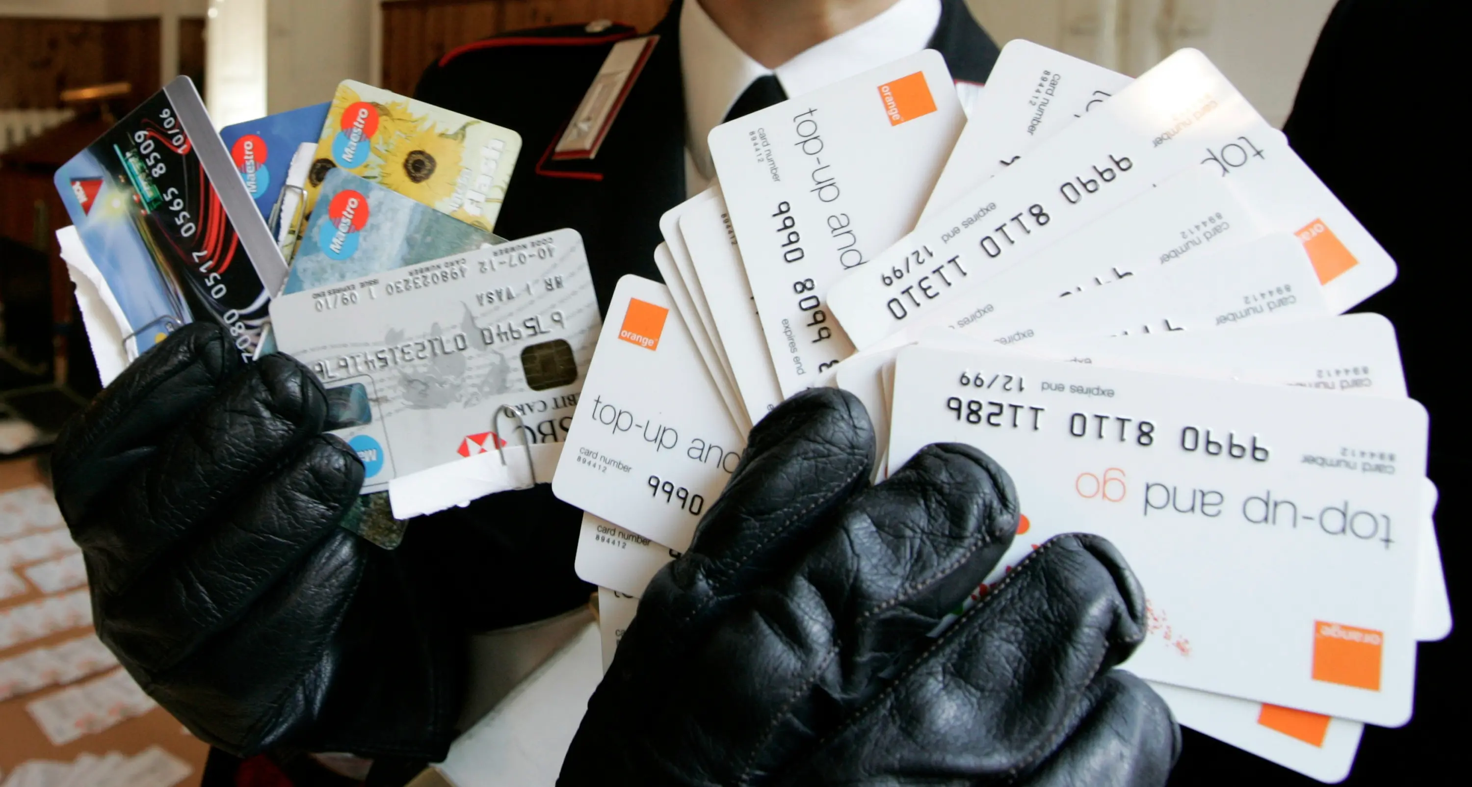 Carte di credito clonate per acquistare viaggi