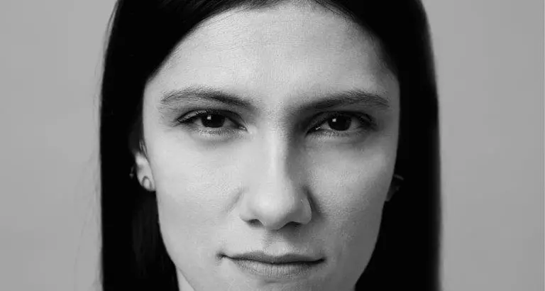 Elisa con «No Hero» ritorna alle origini british