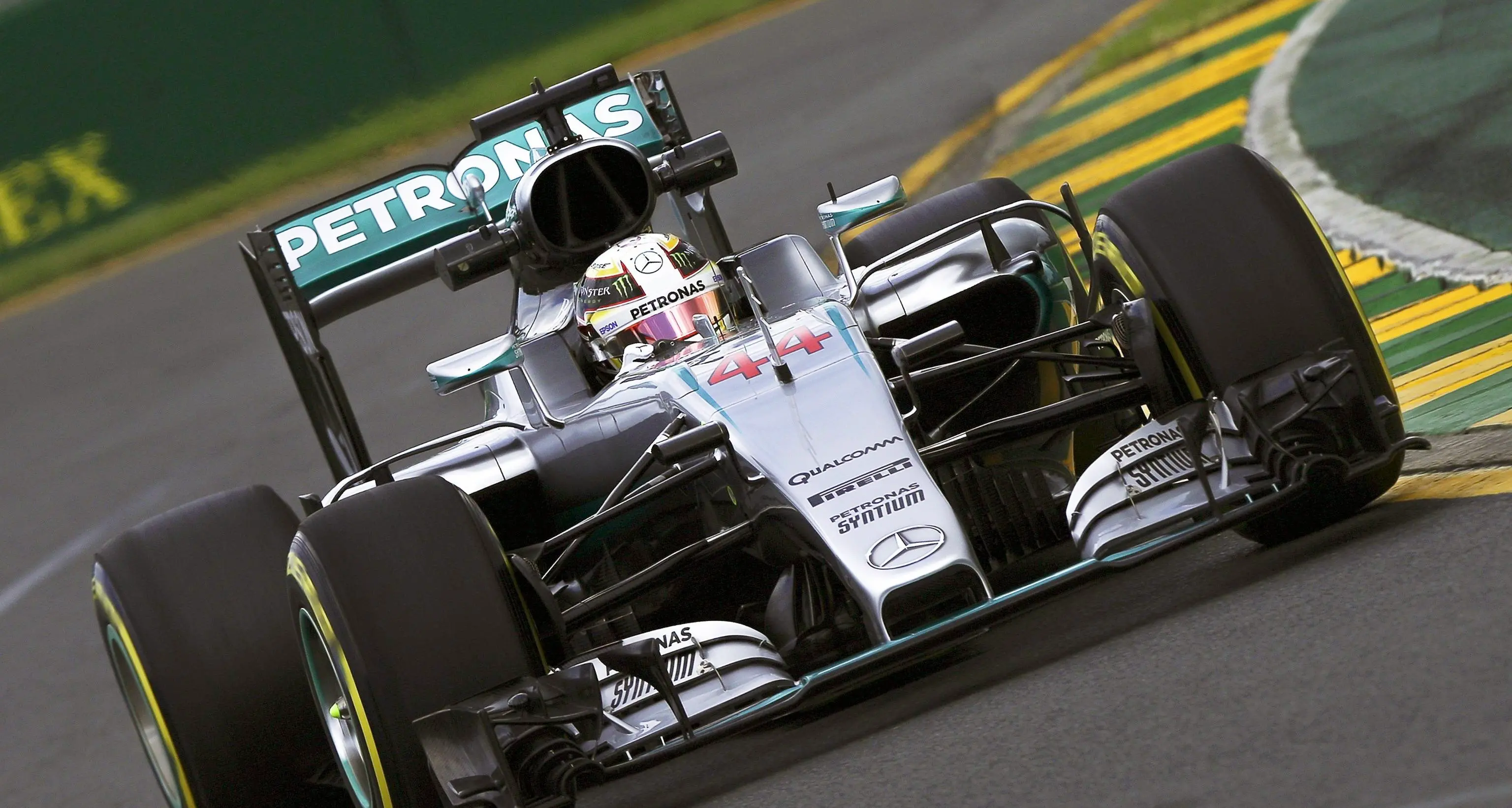 Gp Australia, Lewis Hamilton davanti a tutti nelle libere