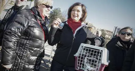 Festa degli animali, Laura Boldrini fa benedire anche il suo gatto