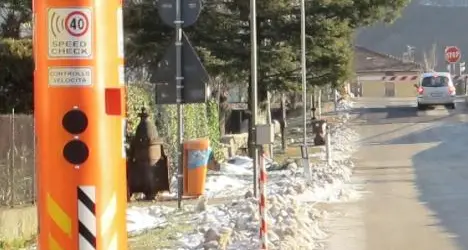 La pattuglia si era nascosta 80 metri dopo Ma la multa con lo speed check resta valida