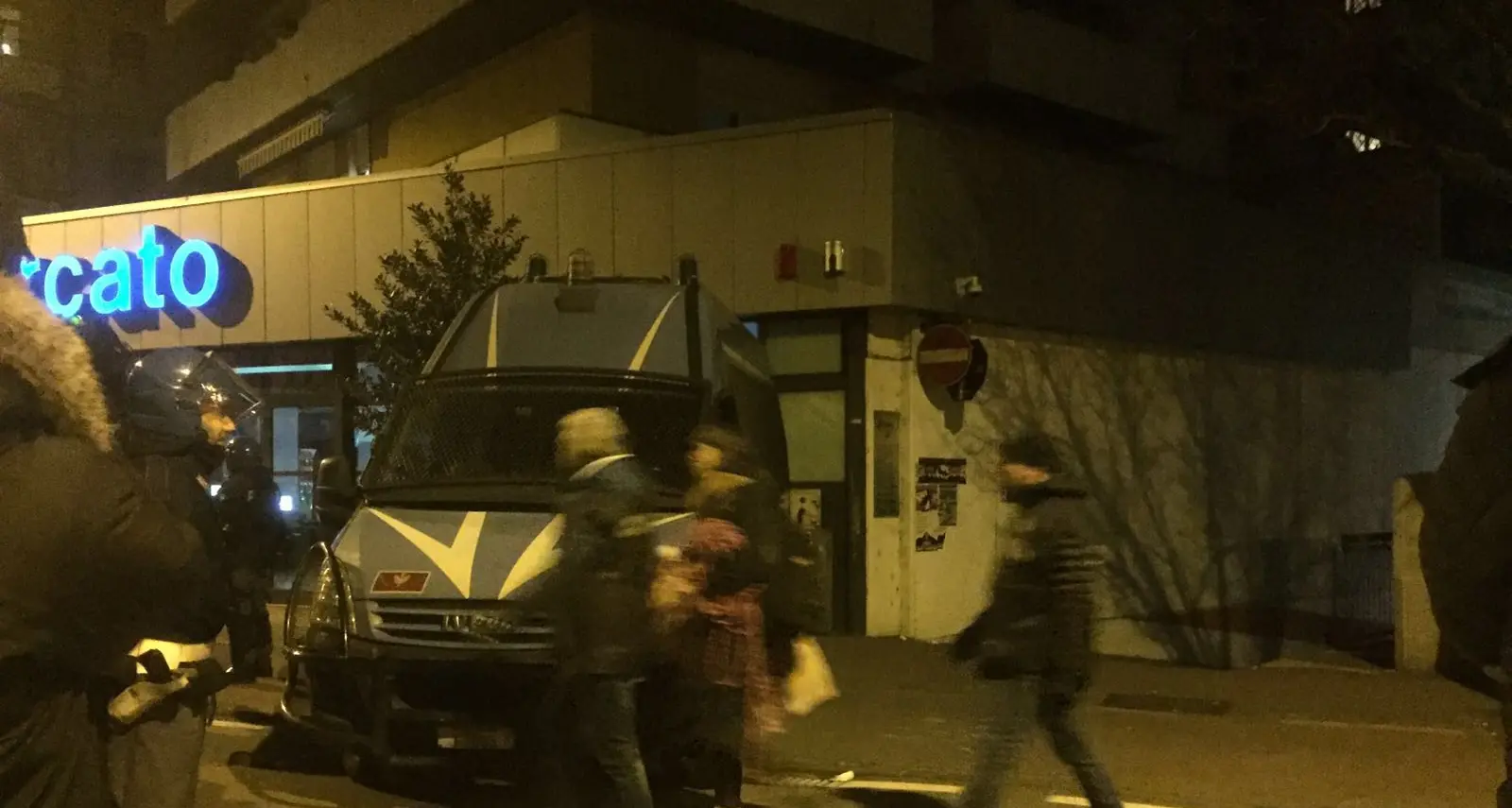 Trento, in atto lo sgombero in via San Pio X alla palazzina della «Nave assillo occupata»