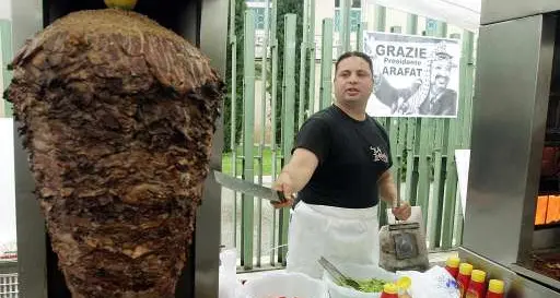 Verona, il sindaco: «Stop ai kebab in centro storico»