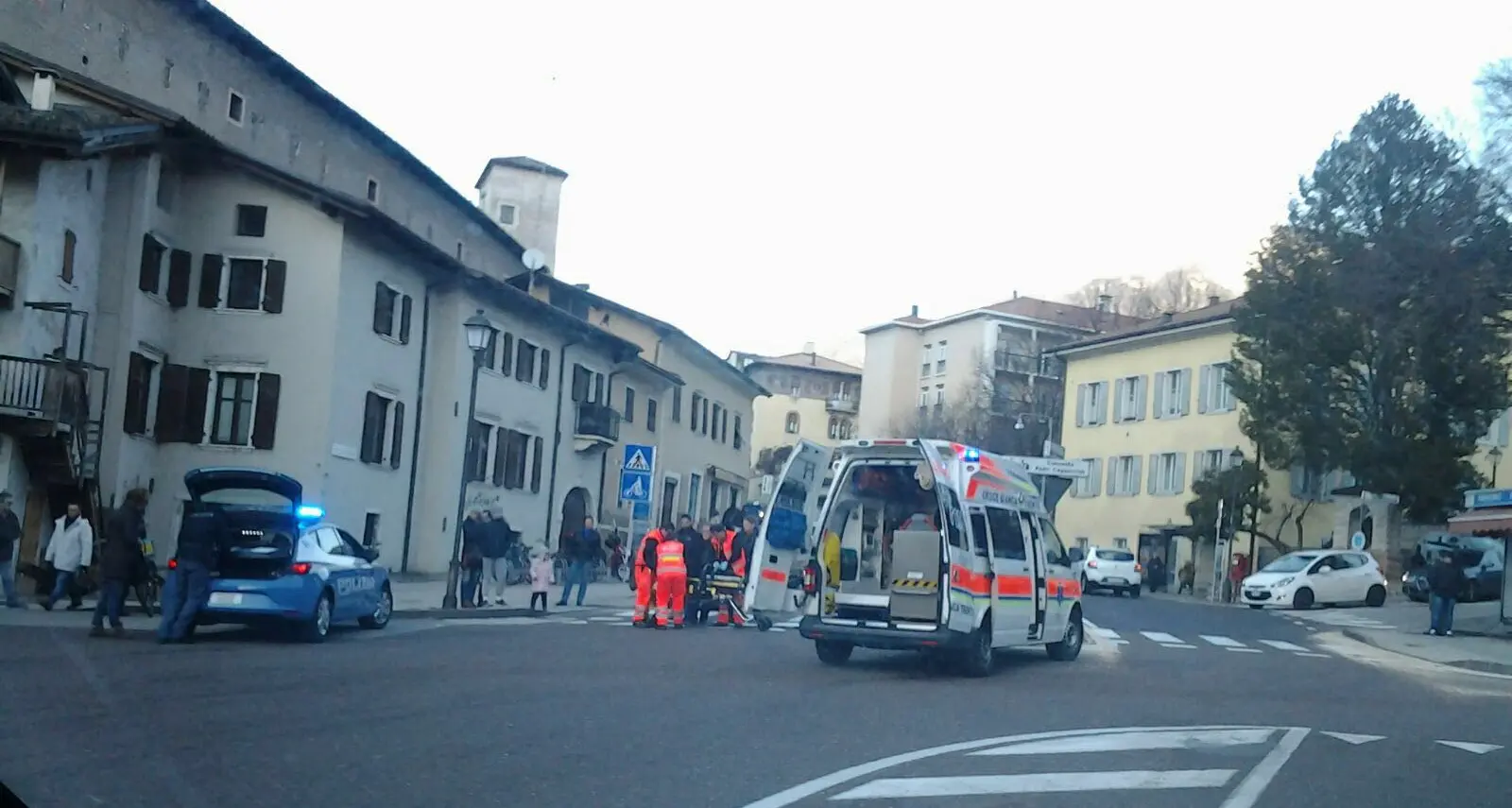 Donna investita in Port'Aquila Non è grave, traffico in tilt