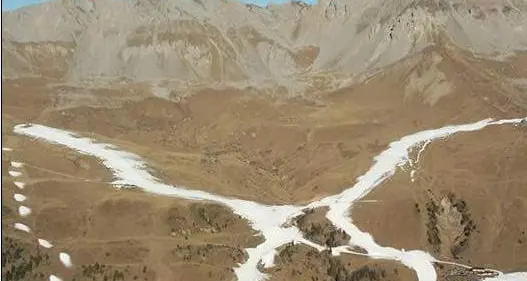 La neve non arriva, nemmeno in quota ponte dell'Immacolata salvato dai cannoni