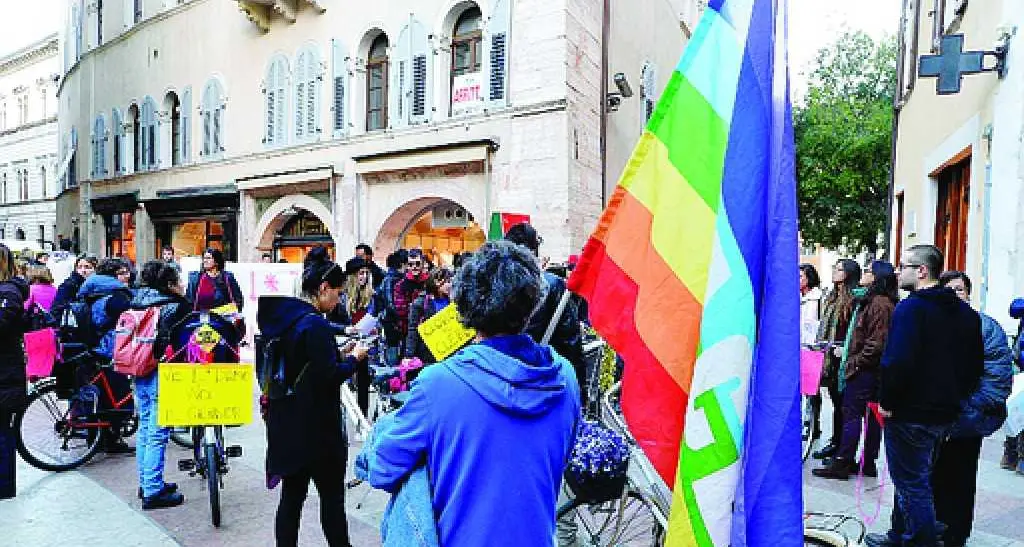 Legge contro l'omofobia in Provincia rinvio continuo
