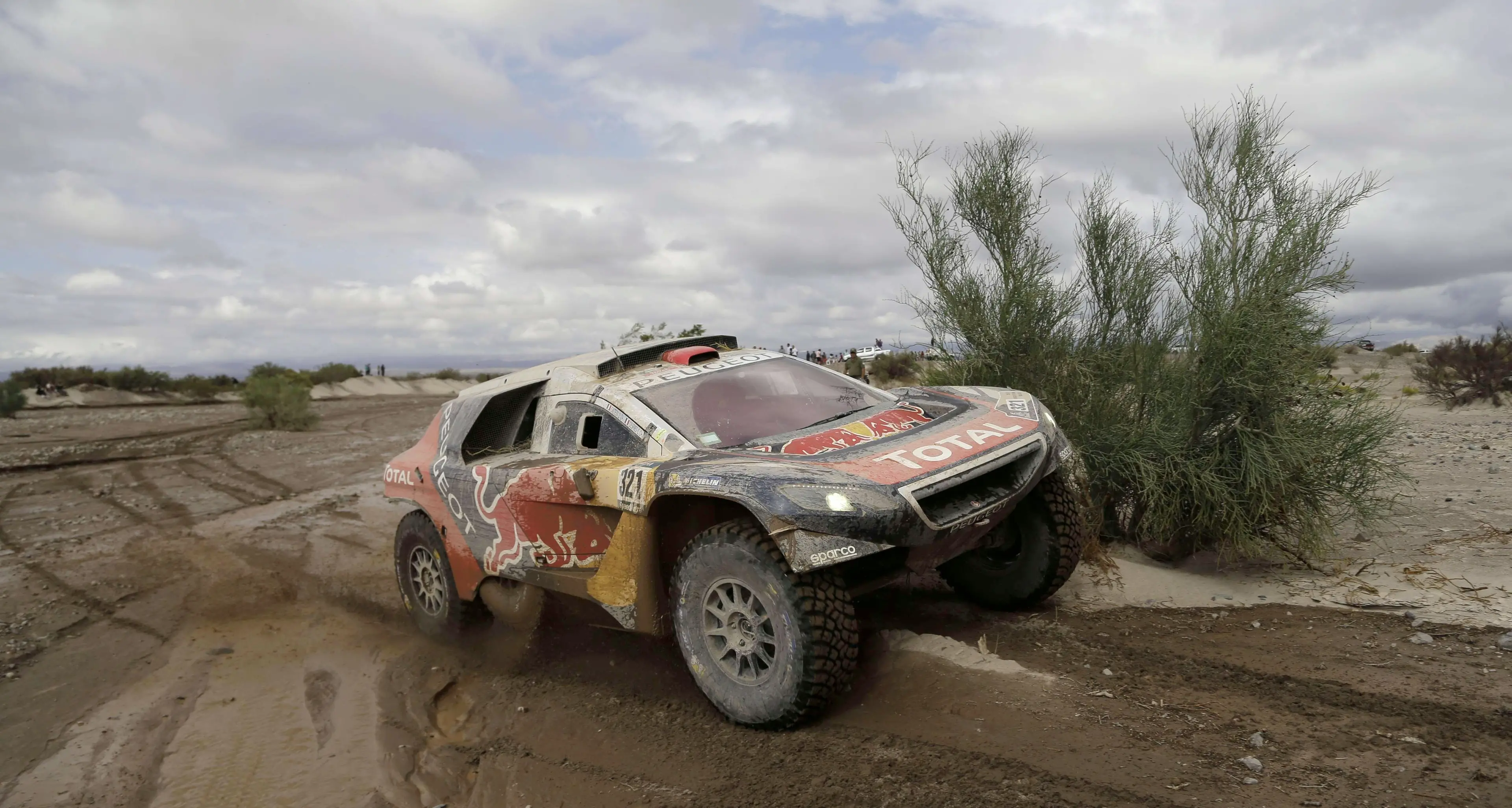 Dakar, Price vicino al trionfo nelle moto Peterhansel e Cottret in testa tra le auto