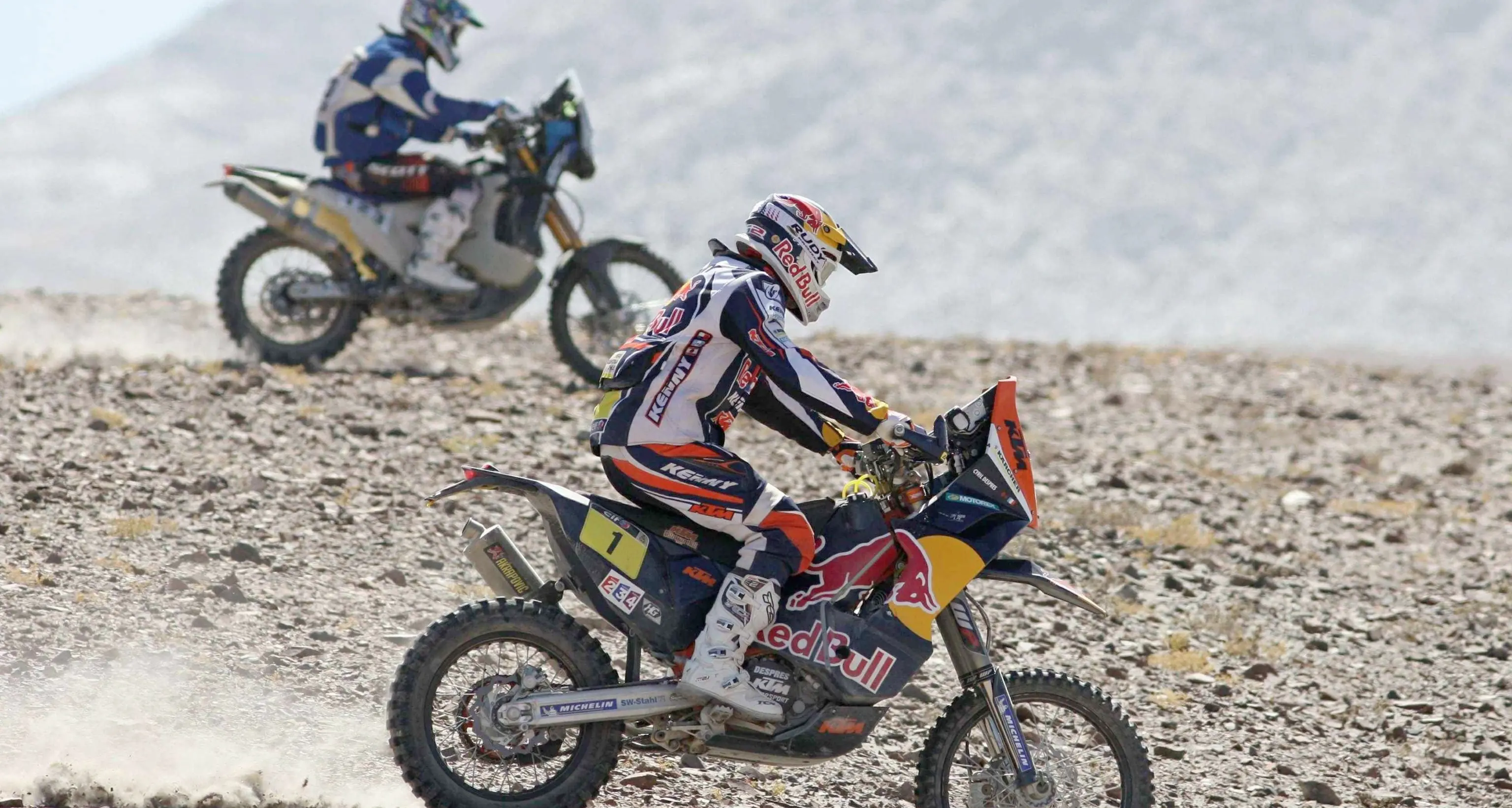 Dakar 2016, subito in testa la Peugeot di Loeb