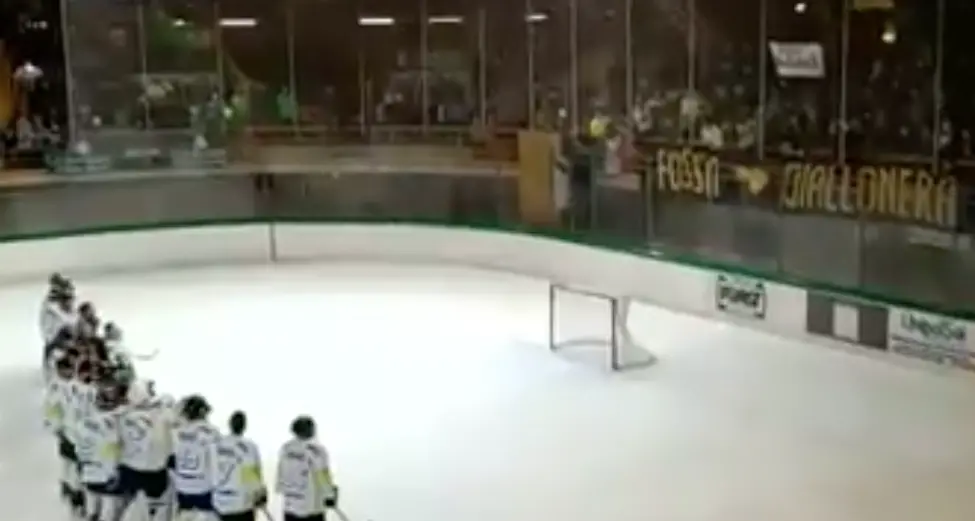 Fiemme Fossa Giallonera, strepitosi i tifosi dell'hockey
