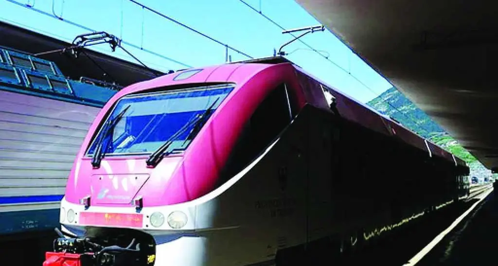 Guasto sulla linea ferroviaria A Trento è caos treni