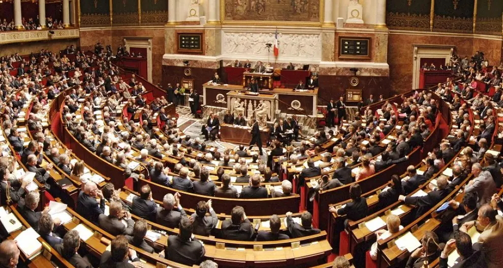 Francia: 14 senatori puniti per assenteismo