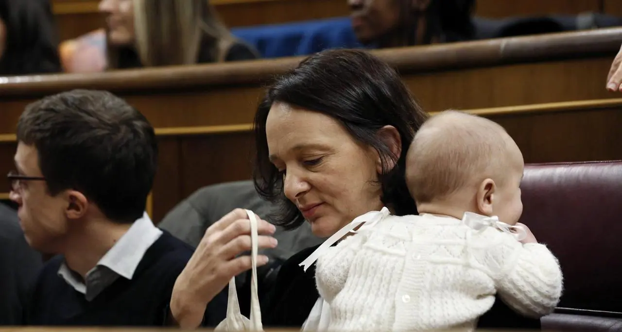 Spagna: polemica in Parlamento per il bebé di Podemos