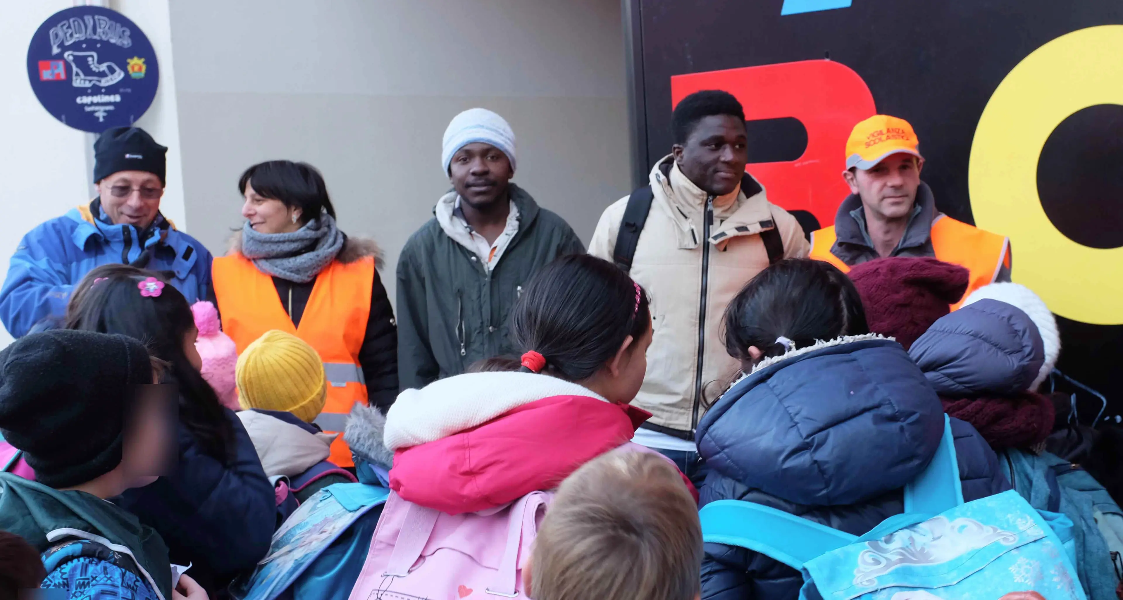 Al via il servizio Pedibus con i profughi africani