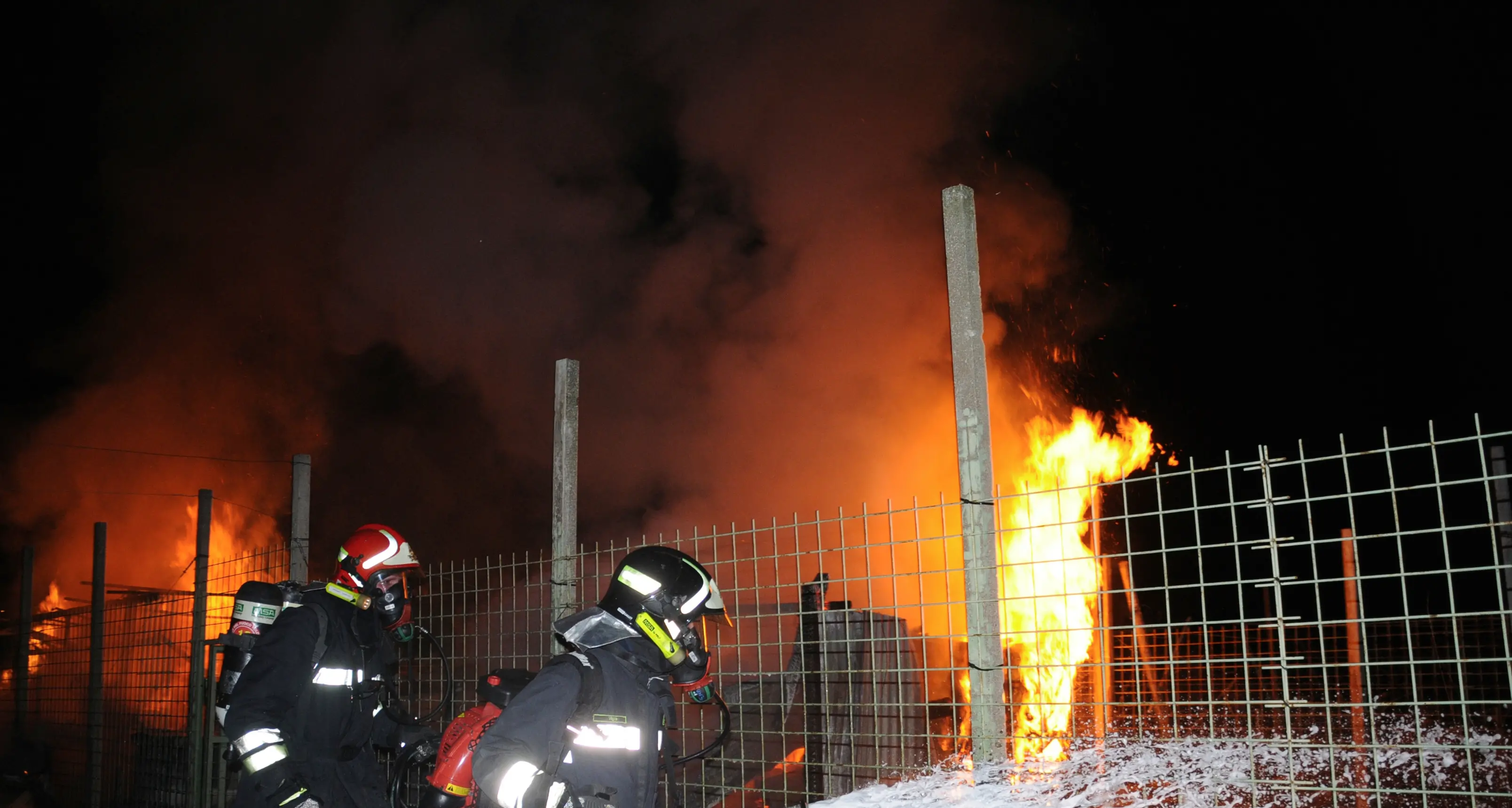 Volano, rogo doloso Legnaia in cenere