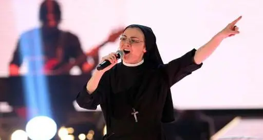 Suor Cristina arriva a Riva, cresce l'attesa