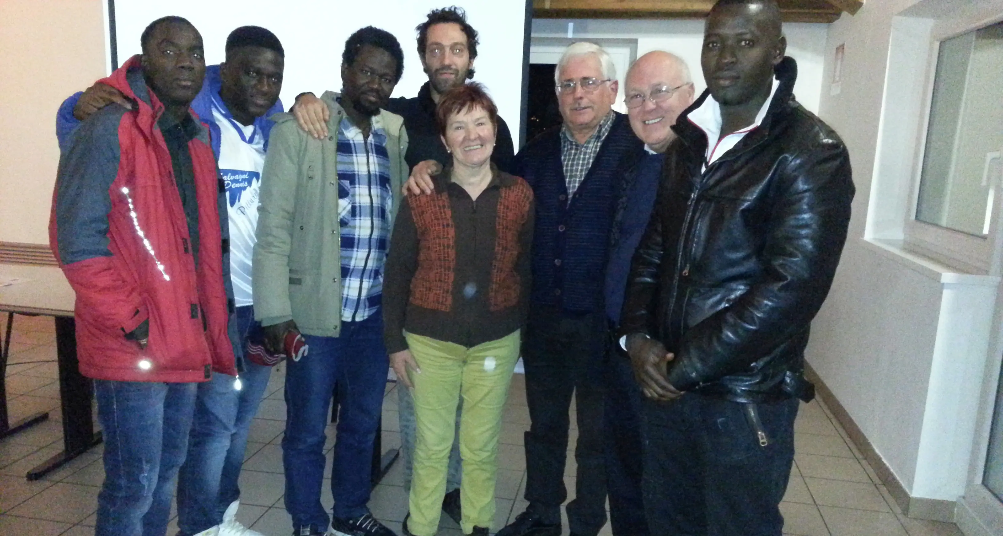 Quattro profughi africani diventano nonni vigile