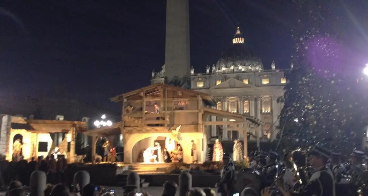 Gran festa in piazza S. Pietro per il presepio del Trentino