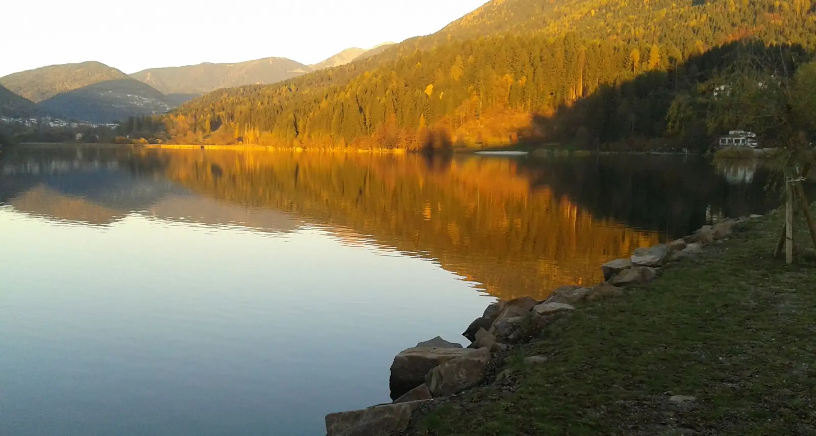 Il giro del lago di Serraia tornerà agibile entro ottobre