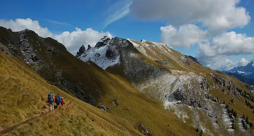 Montagna, tragedia sul Viel del Pan escursionista cade dal sentiero e muore