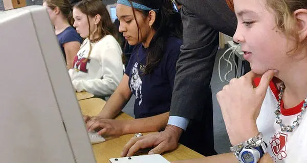 Aumentano casi tendinite da mouse, più colpite le donne