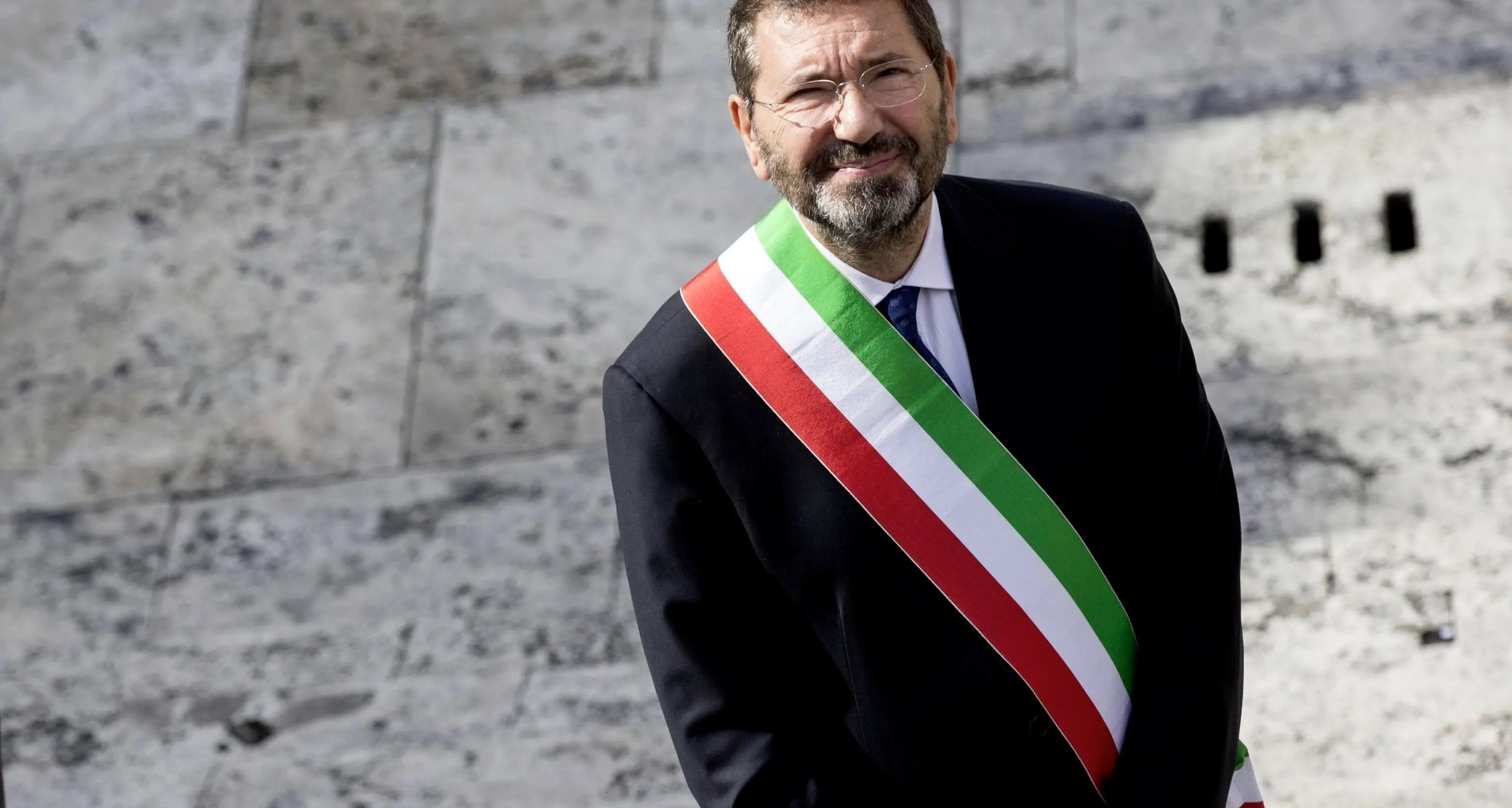 Roma, Marino resiste e sfida il Pd
