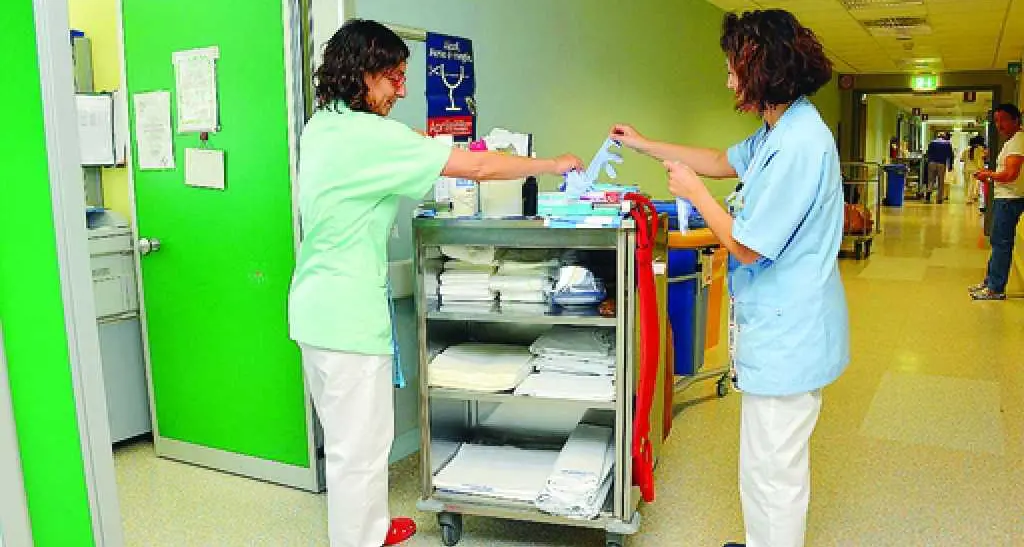 Raccolta firme contro le divise Infermieri e operatori non si arrendono