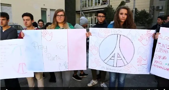 No al terrore, no alla violenza Ecco «Tambosi per Parigi»