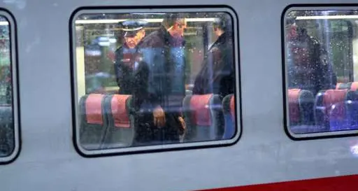 Evacuato lo stadio di Hannover, niente Olanda-Germania Sul volo Londra-Bosto, un uomo tenta di entrare in cabina