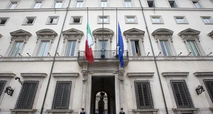 Referendum con patto sull'autonomia? Bressa gela gli autonomisti: sciocchezze