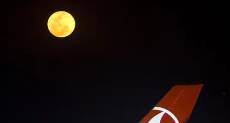 Allarme bomba, deviato volo NY-Istanbul
