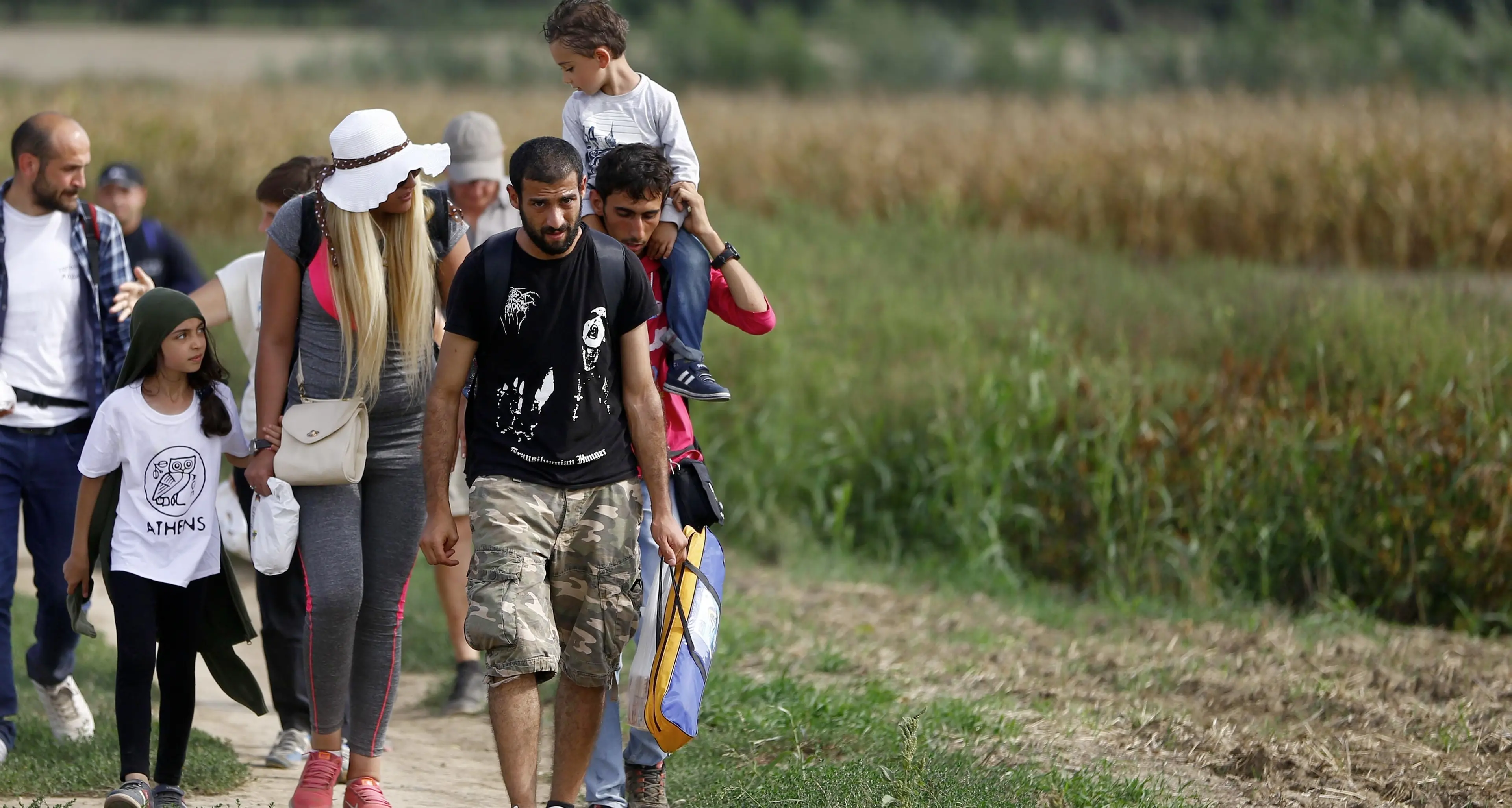I profughi dalla Croazia verso l'Ungheria che annuncia un muro