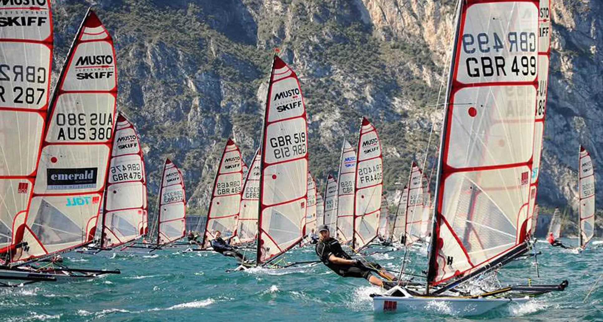Il britannico Buce Keen stravince il Mondiale Aco Musto Skiff a Riva sul lago di Garda sfide appassionanti con gli inglesi dominatori