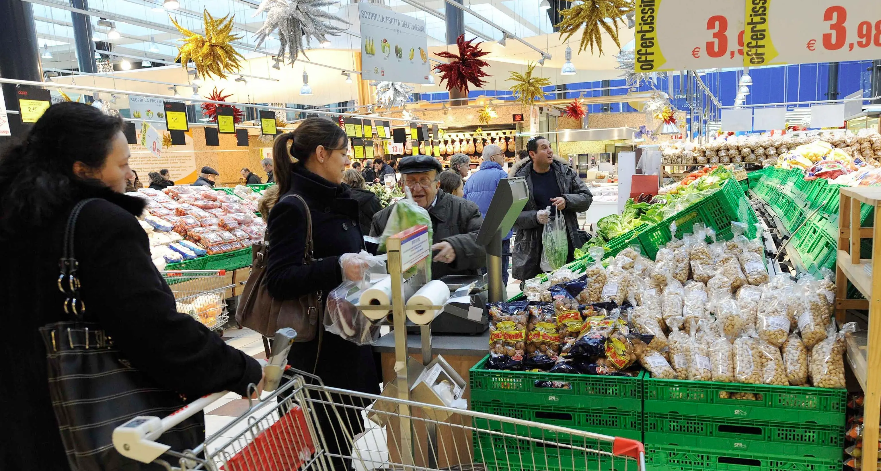 Il Trentino invecchia e snobba i mezzi In calo i residenti stranieri