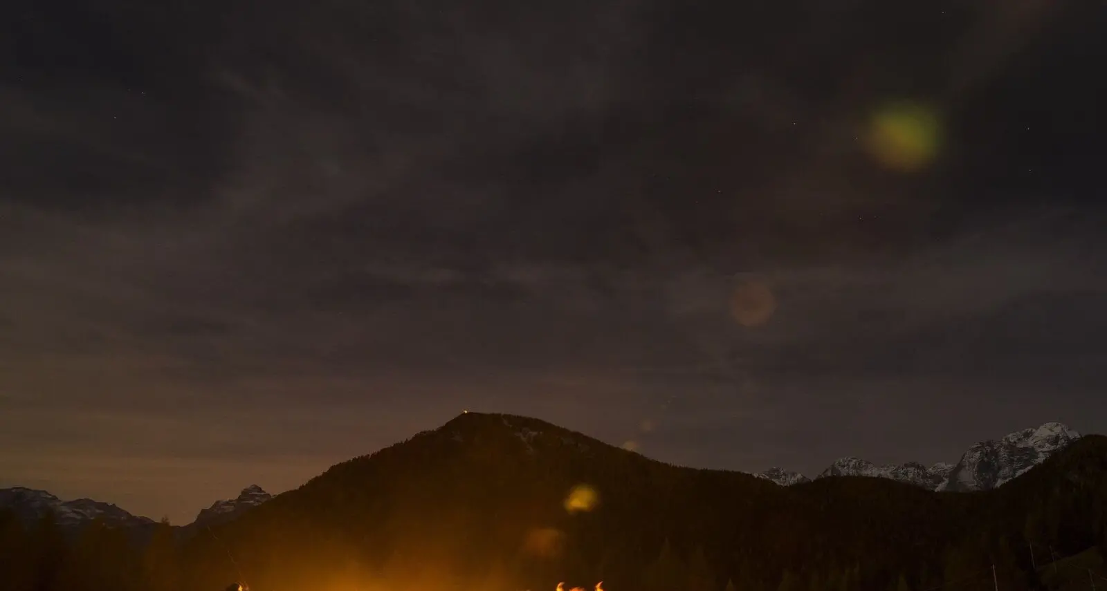 Belluno, i fuochi per l'autonomia hanno illuminato 55 vette